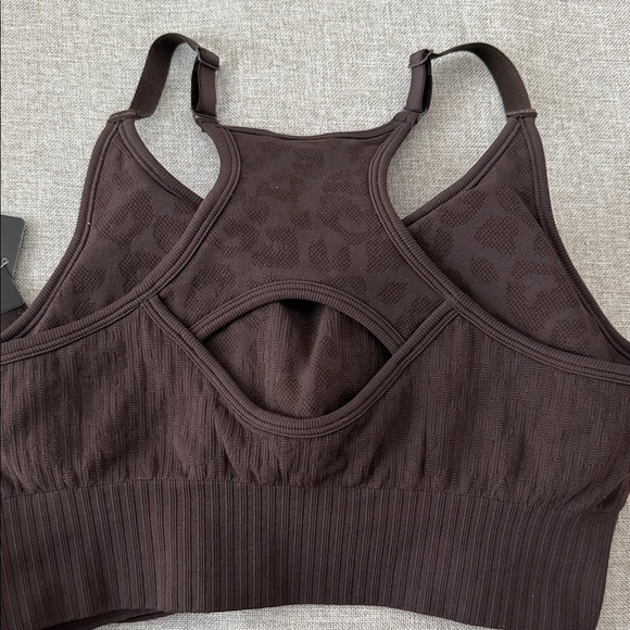 90 degree seamless Safari trail bra, and running shorts set - Picture 11 of 11